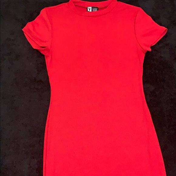 Long and curvaceous - Picture 3 of 4